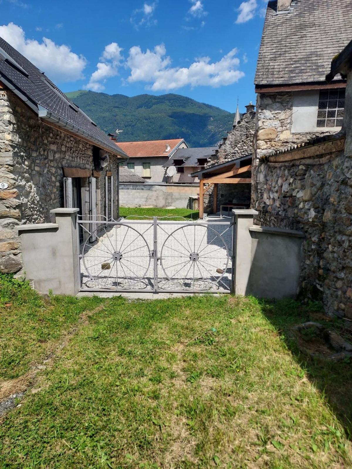 Maison De Village Au Pied Des Pyrenees Marignac  Eksteriør billede
